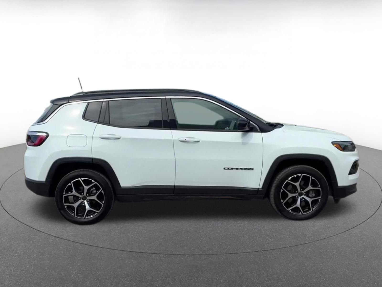 Used 2025 Jeep Compass Limited image 15