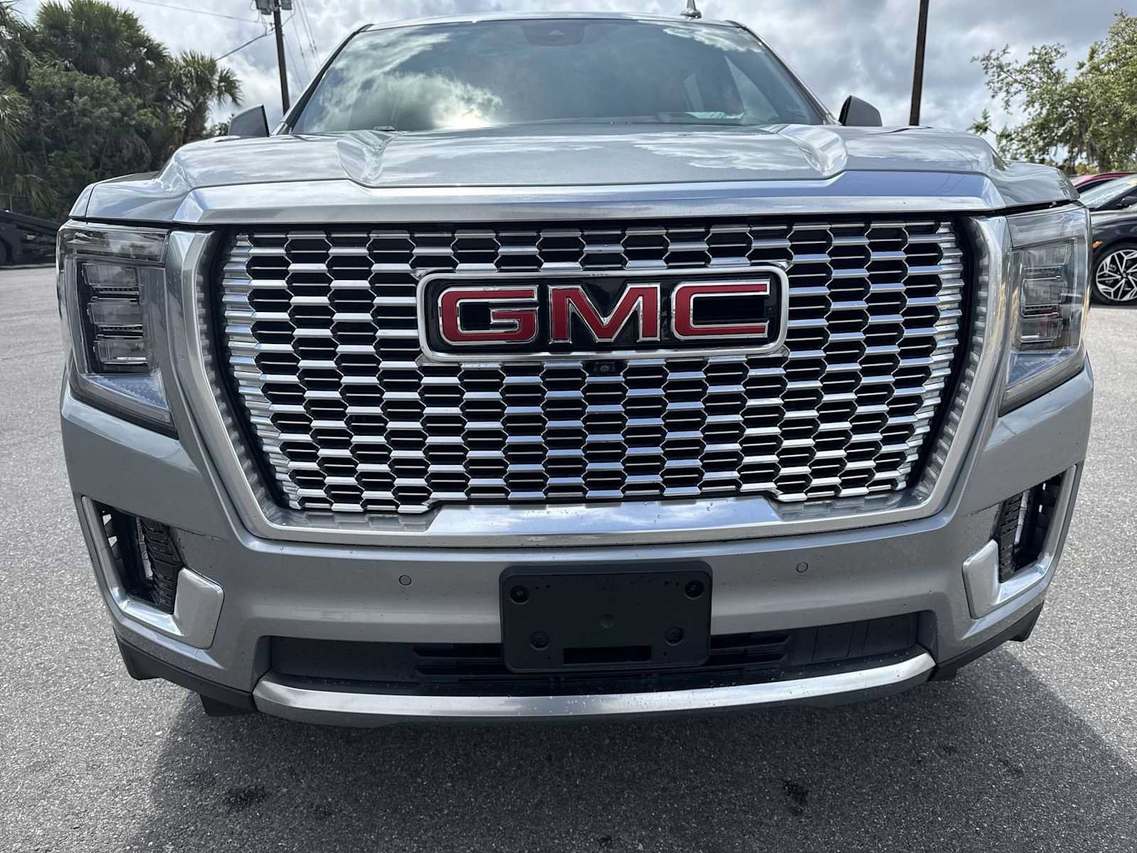Used 2024 GMC Yukon XL Denali AWD/4WD image 9