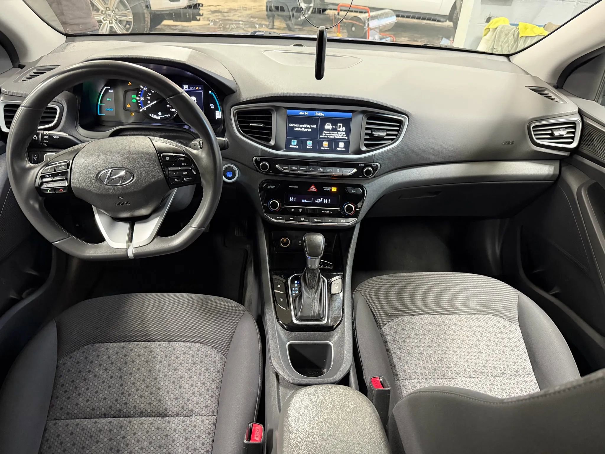 Used 2019 Hyundai Ioniq Plug-In Hybrid FWD image 15