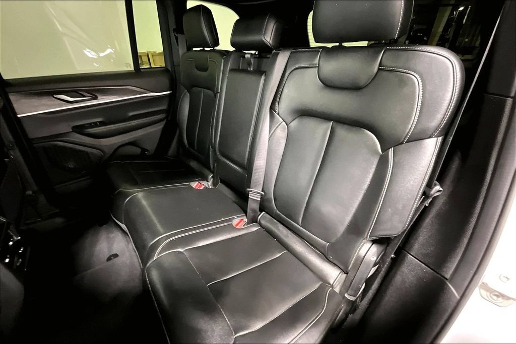 Used 2024 Jeep Grand Cherokee Limited RWD image 31