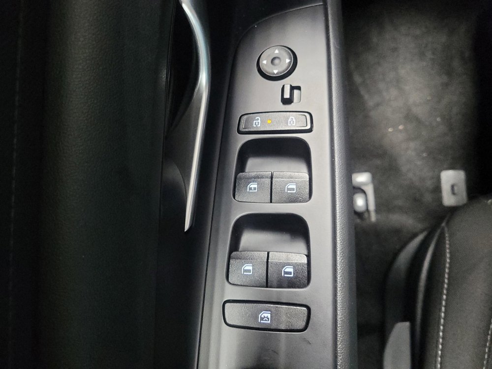 Used 2025 Hyundai Elantra SE image 27