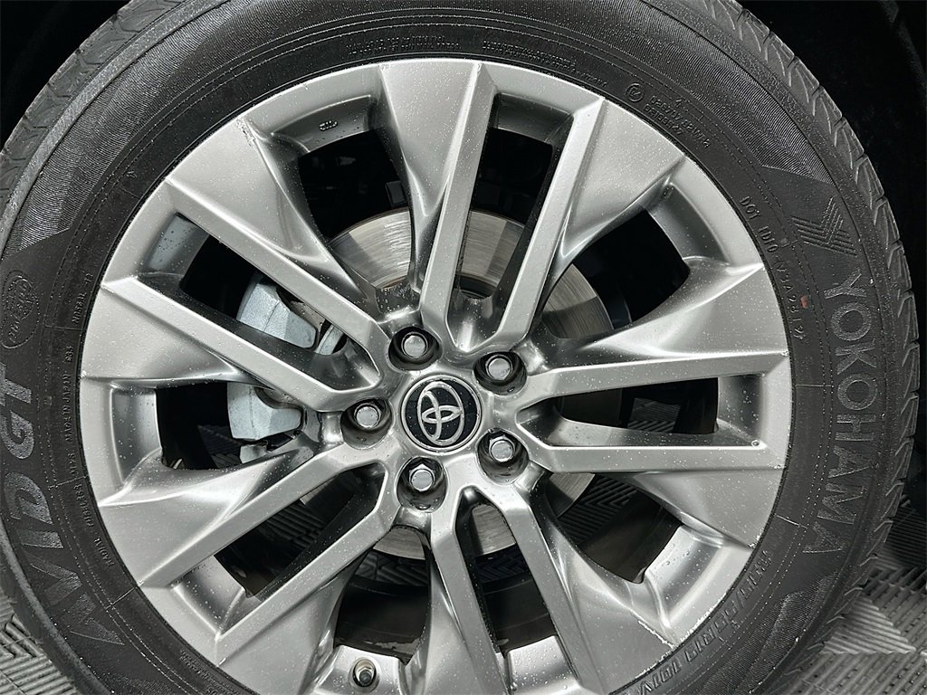 Used 2019 Toyota RAV4 Limited image 32