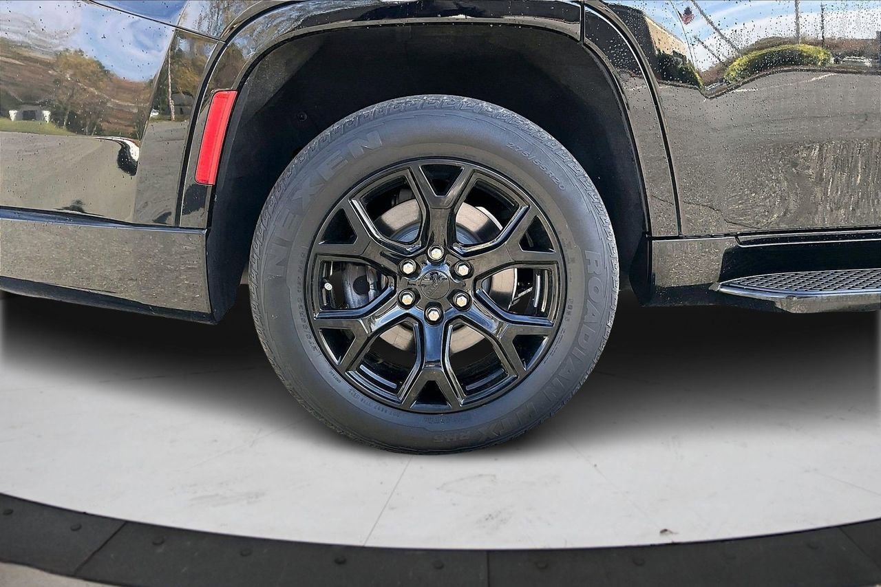 Used 2023 Jeep Wagoneer Series II image 39