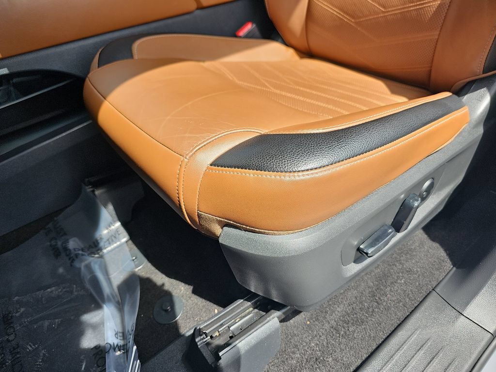Used 2024 Nissan Pathfinder Platinum FWD image 28