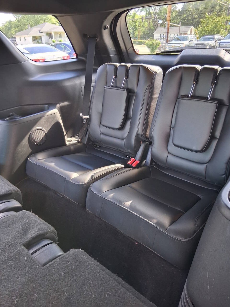 Used 2017 Ford Explorer XLT w/ Equipment Group 202A FWD image 11