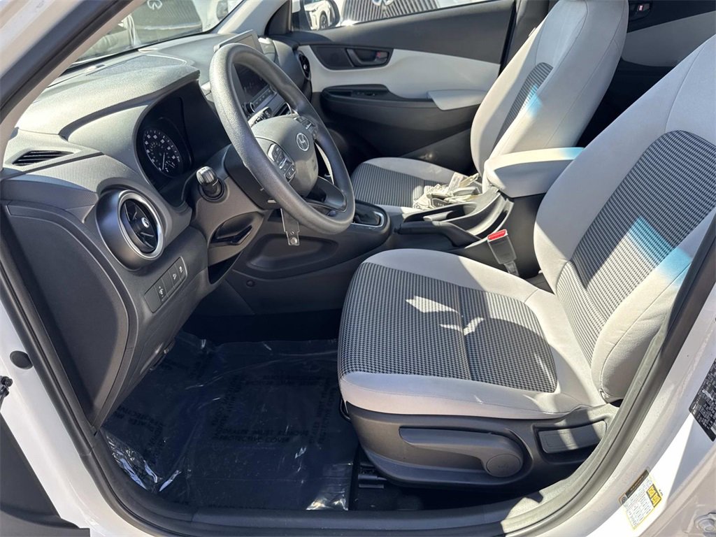 Used 2023 Hyundai Kona SE image 15