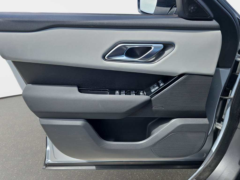 Certified 2025 Land Rover Range Rover Velar S AWD/4WD image 27
