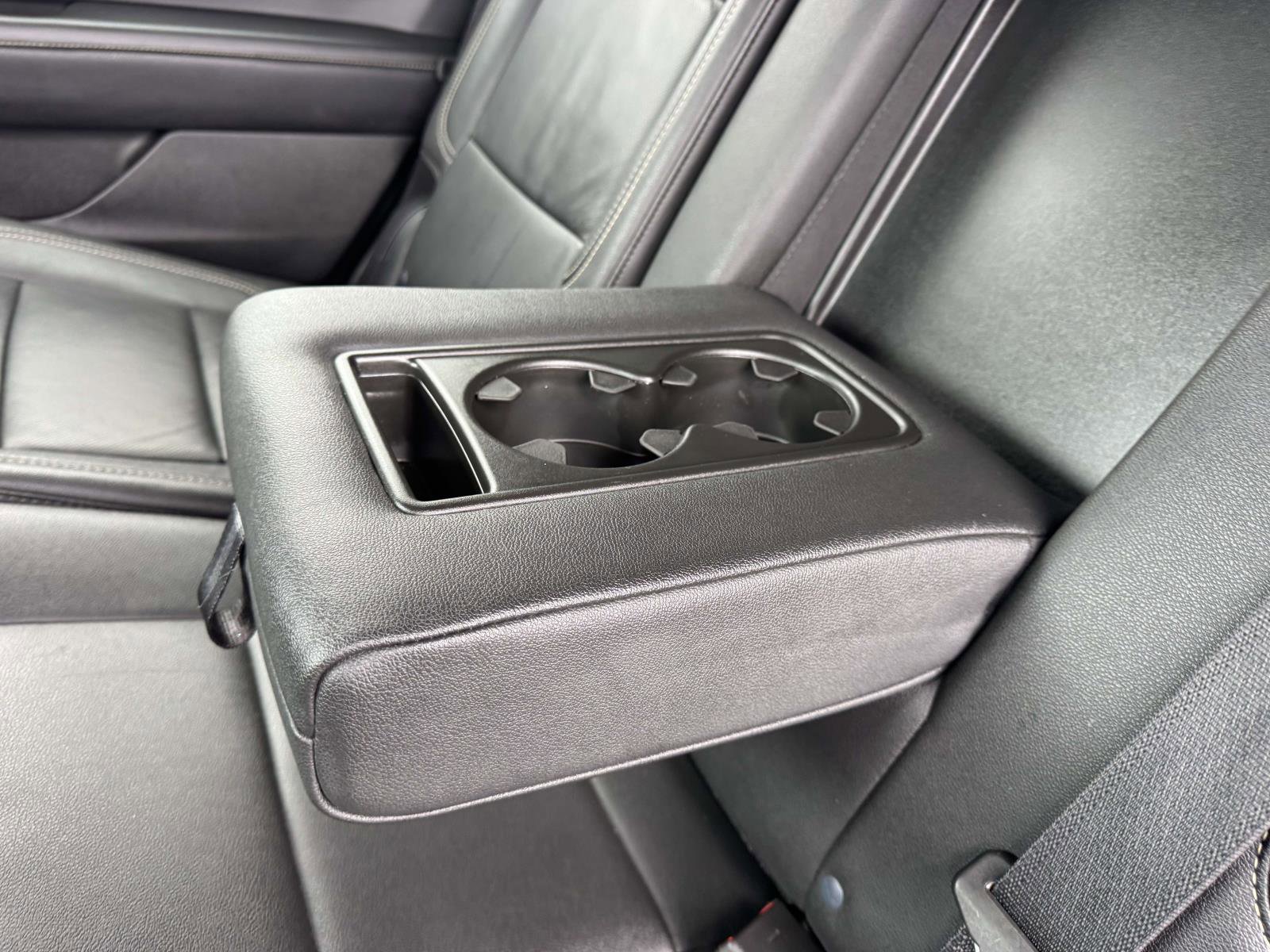 Used 2024 GMC Yukon SLT image 22