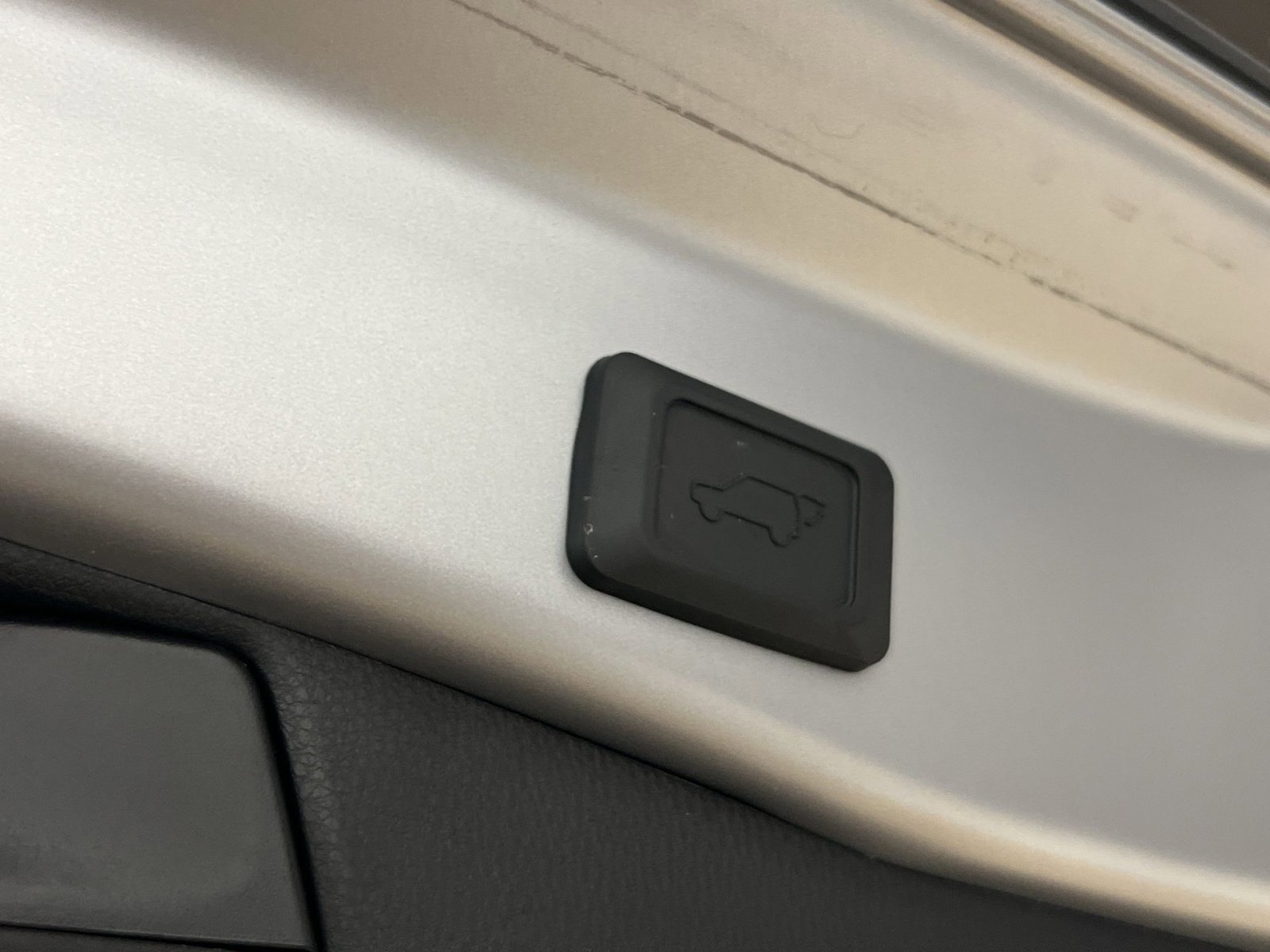 Used 2025 Toyota RAV4 XLE w/ Convenience Package image 23