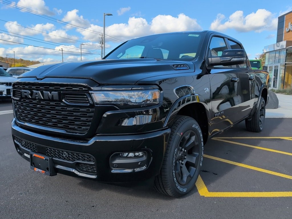 New 2026 RAM 1500 4x4 Crew Cab image 3