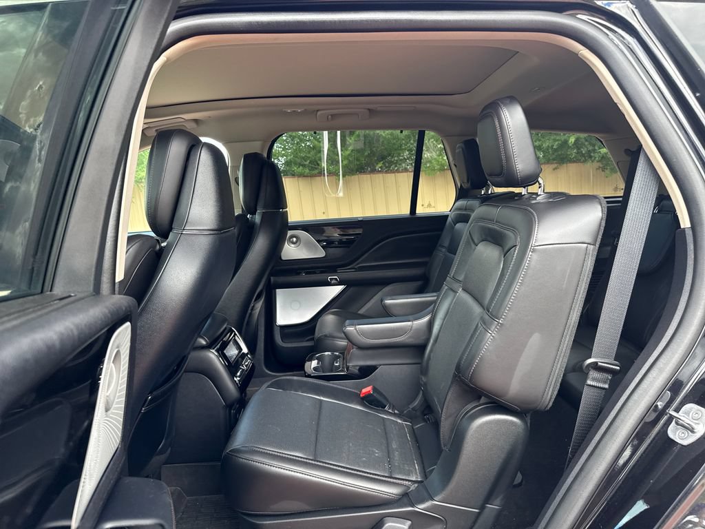 Used 2022 Lincoln Aviator Grand Touring w/ Equipment Group 301A AWD/4WD image 18
