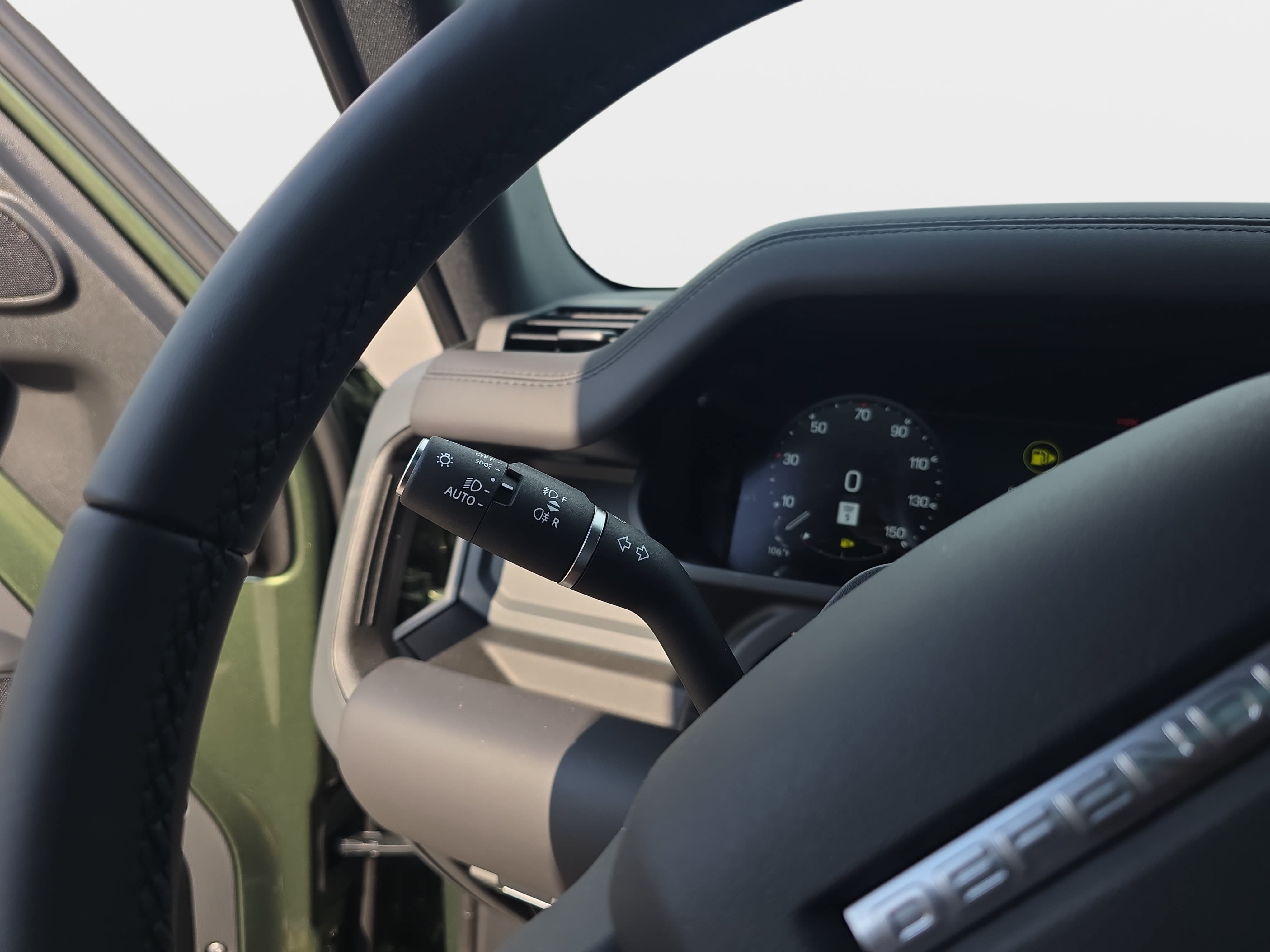 New 2026 Land Rover Defender 110 X-Dynamic SE AWD/4WD image 25