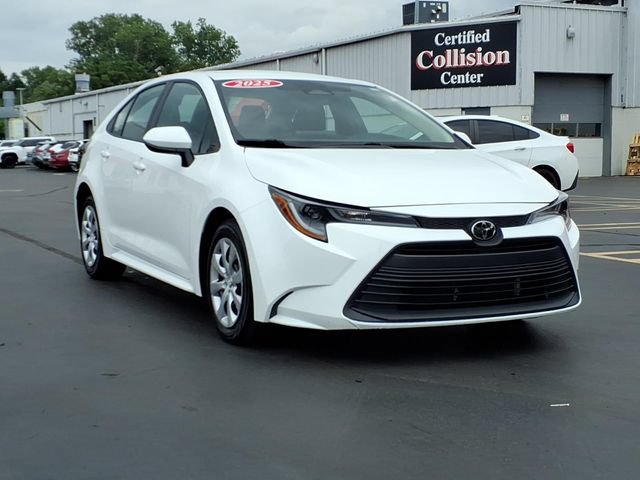 Certified 2025 Toyota Corolla LE FWD image 3