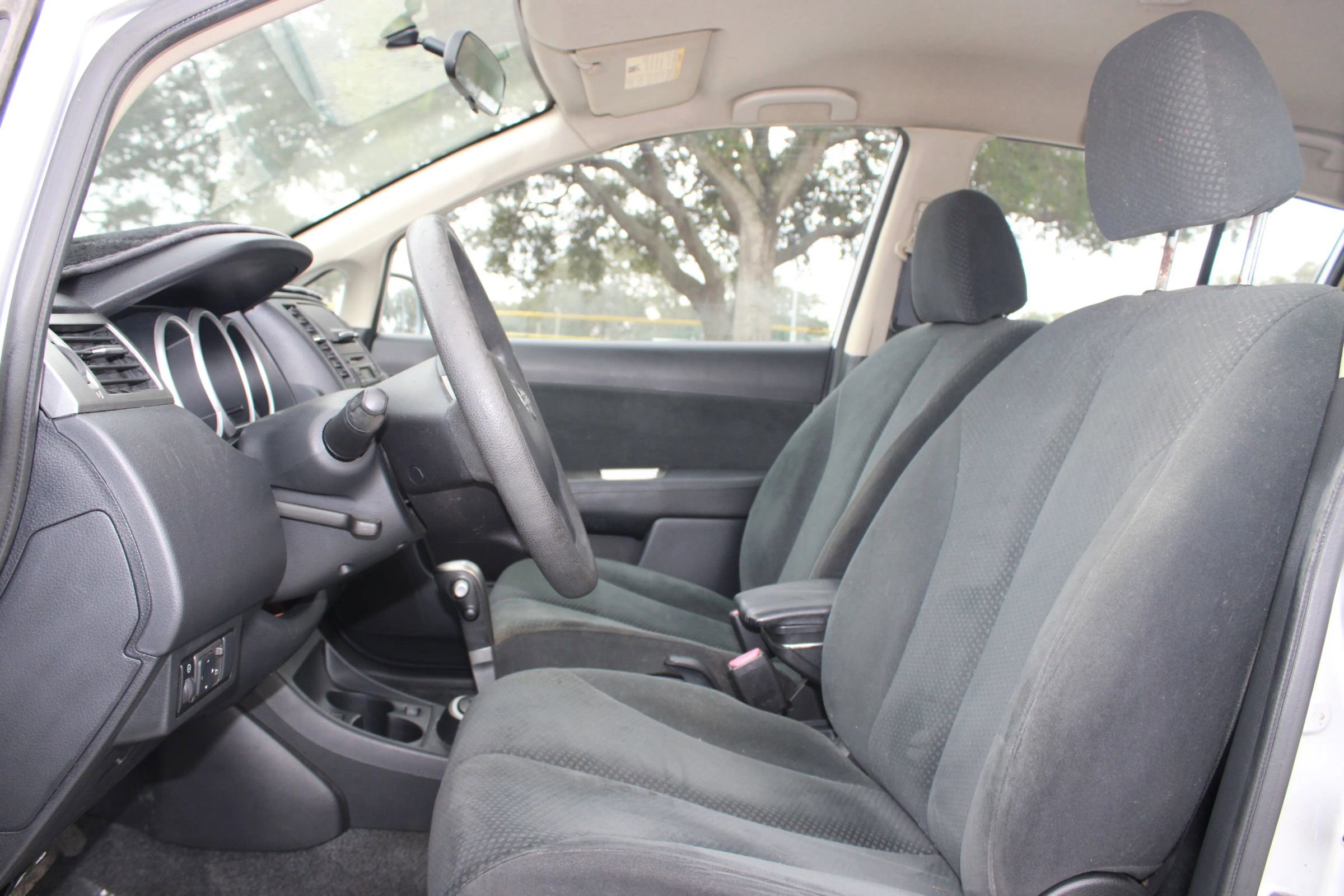 Used 2011 Nissan Versa 1.8 S image 4