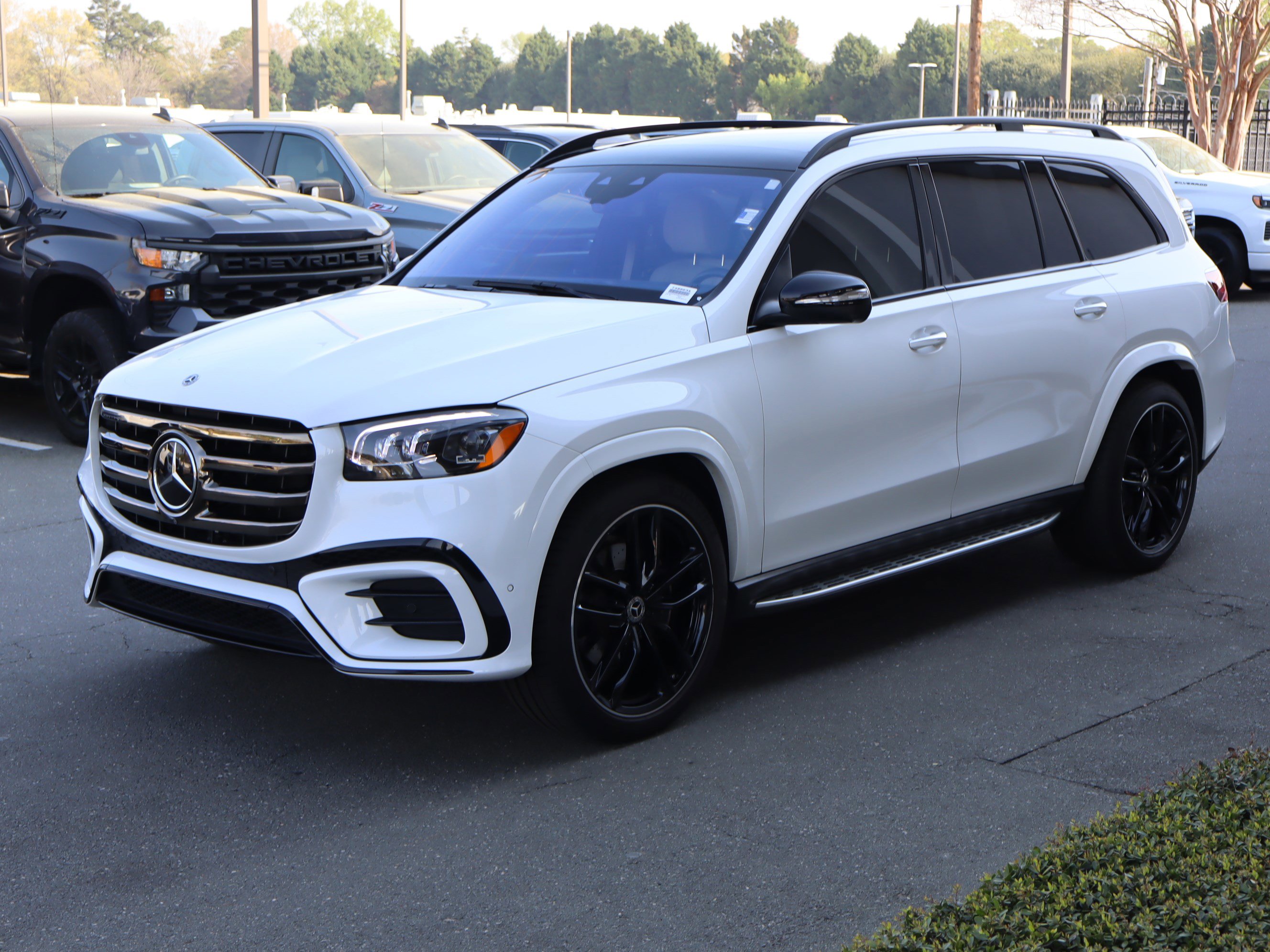 Used 2024 Mercedes-Benz GLS 580 4MATIC image 5