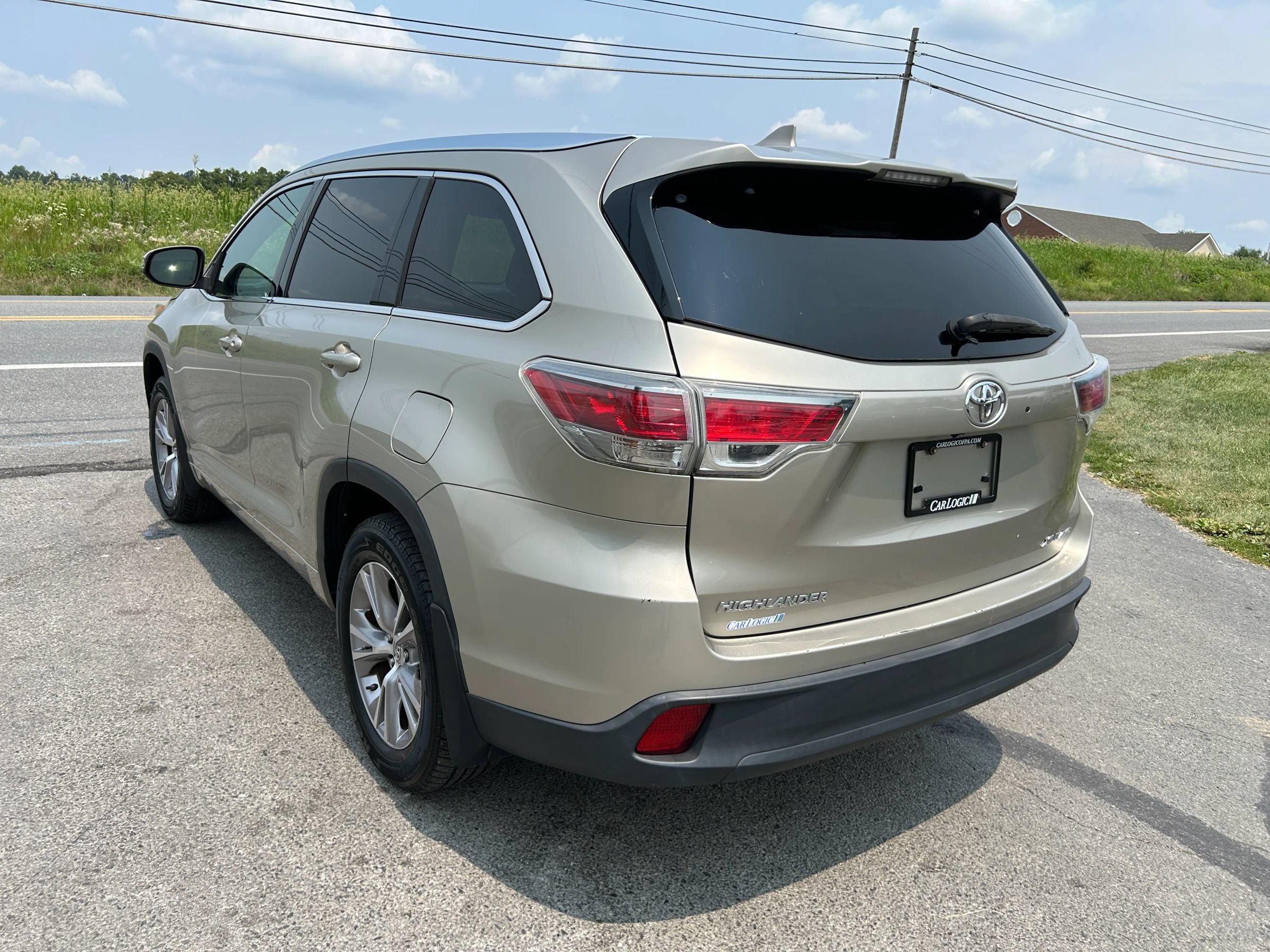 Used 2014 Toyota Highlander XLE AWD/4WD image 7