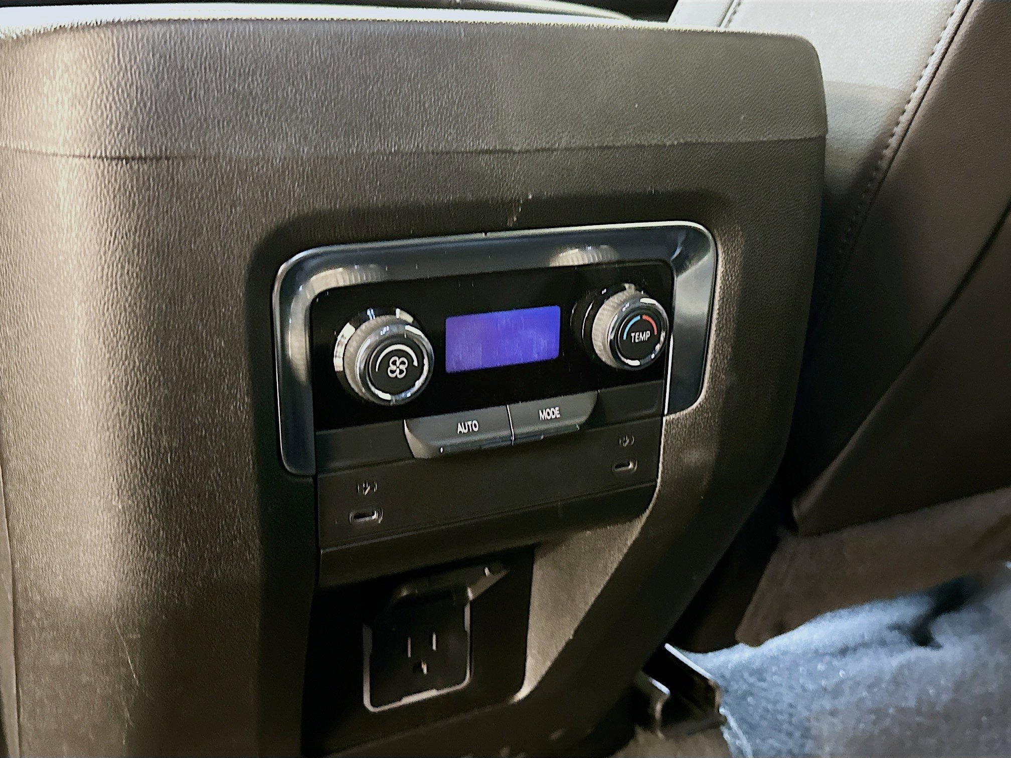 Used 2025 Chevrolet Suburban LT image 28