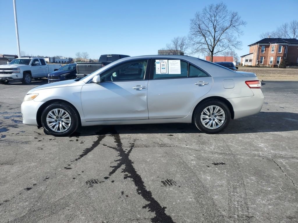 Used 2011 Toyota Camry LE image 4