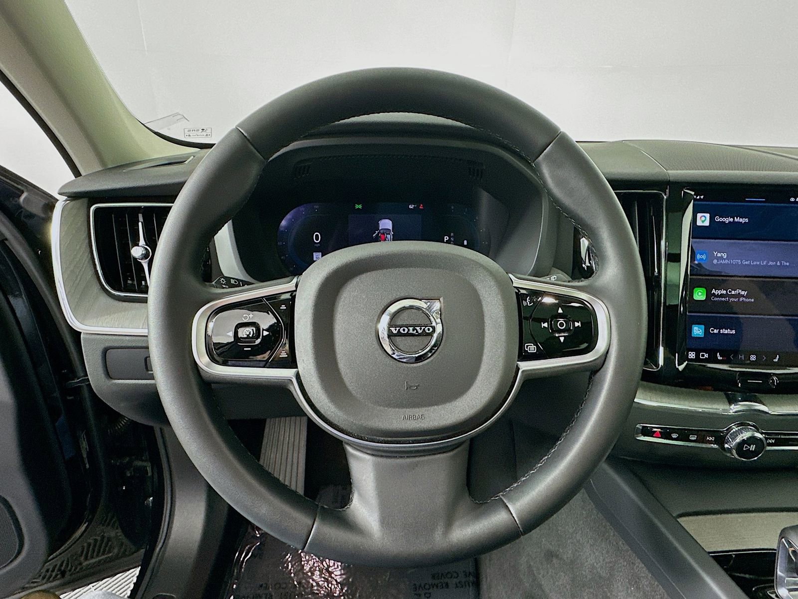 Used 2025 Volvo XC60 B5 Plus image 11