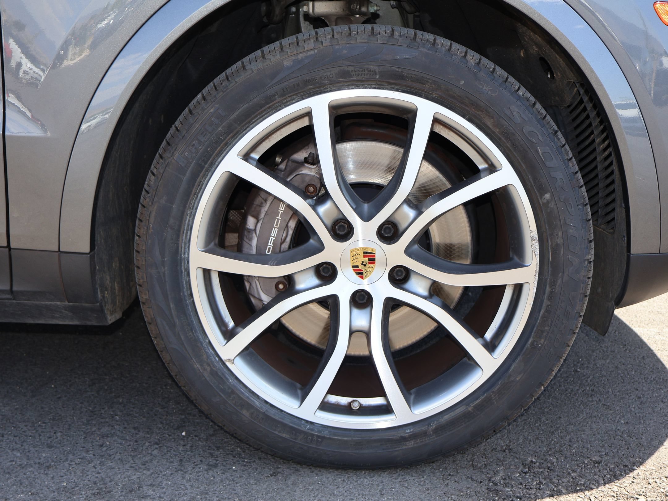Used 2023 Porsche Cayenne AWD/4WD image 30