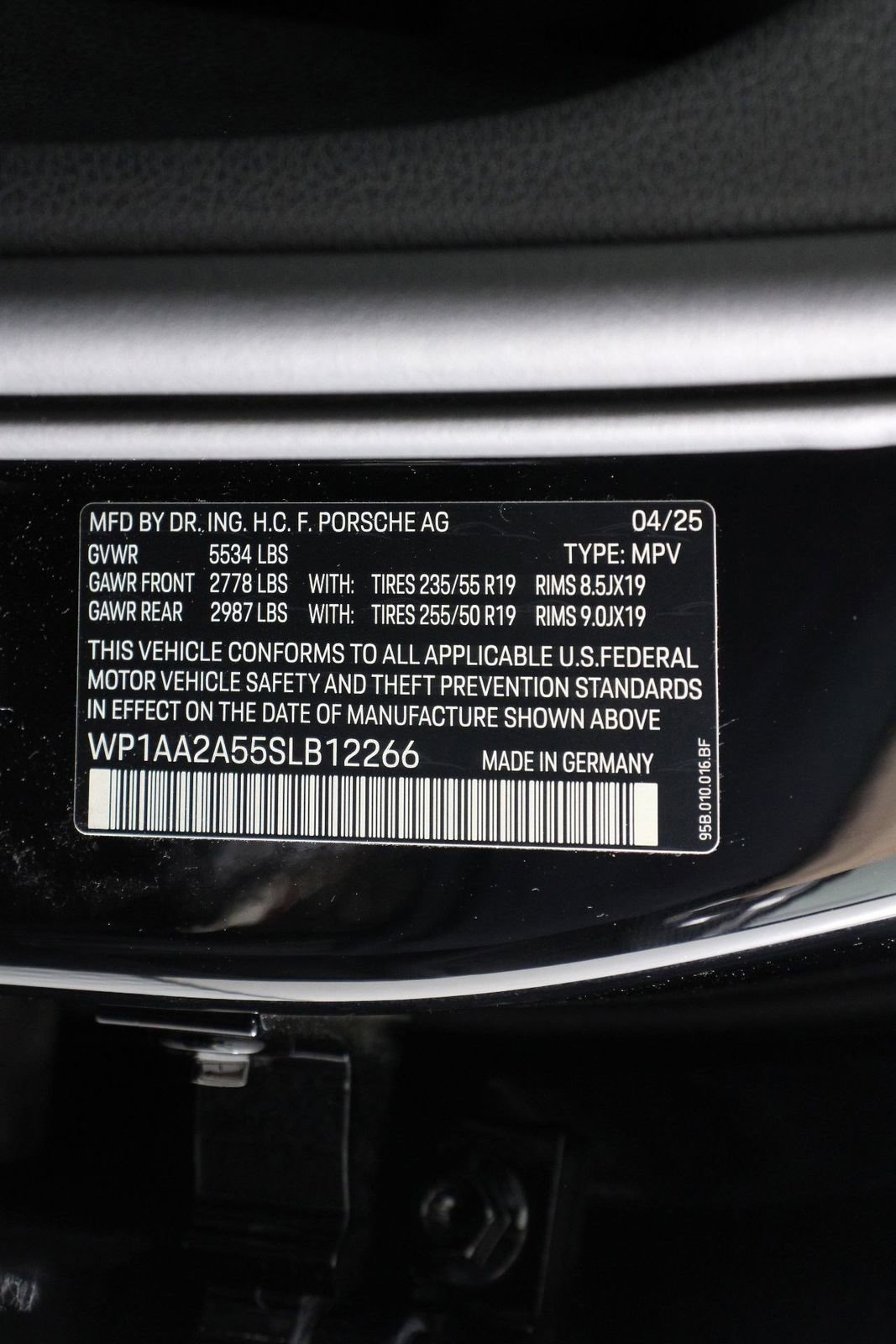 Certified 2025 Porsche Macan image 19