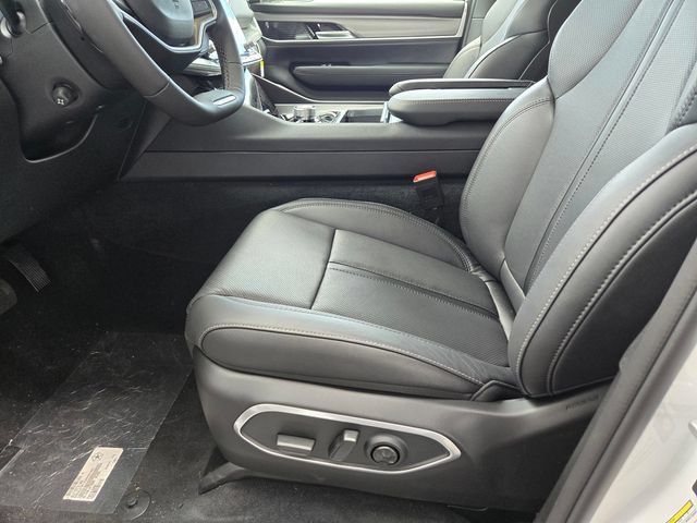 New 2026 Jeep Grand Wagoneer Limited AWD/4WD image 9
