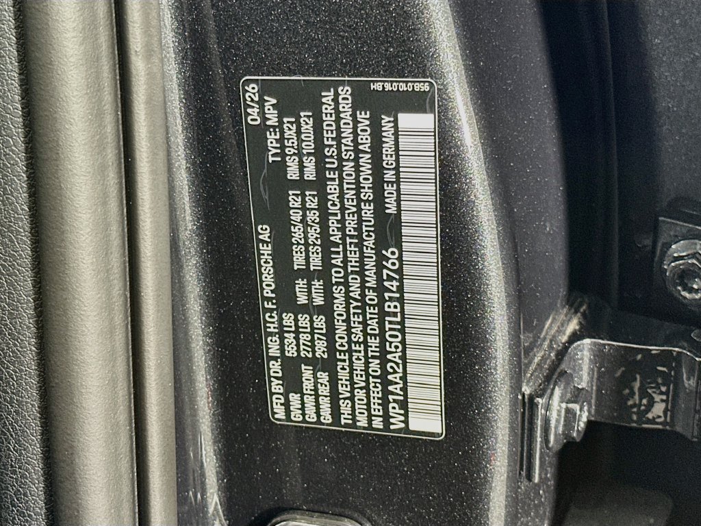 Certified 2026 Porsche Macan AWD/4WD image 36