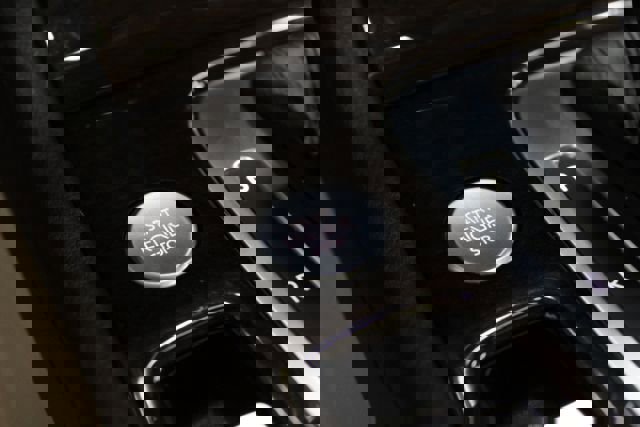 Used 2016 Volkswagen Touareg VR6 image 14