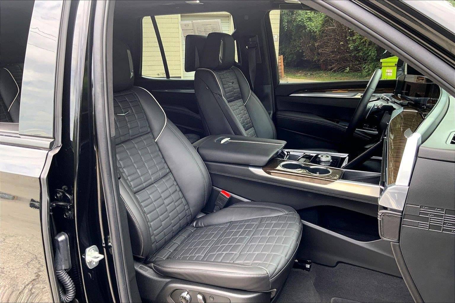 Certified 2025 Cadillac Escalade Sport Platinum AWD/4WD image 7