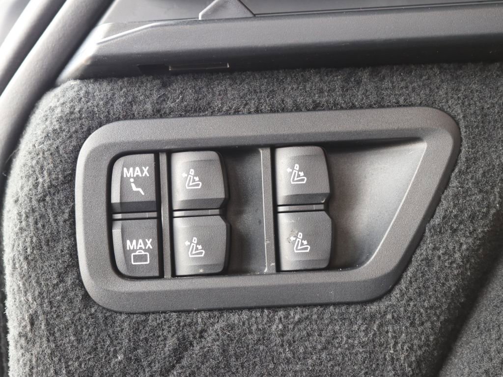 Used 2023 BMW X7 xDrive40i w/ M Sport Package AWD/4WD image 30