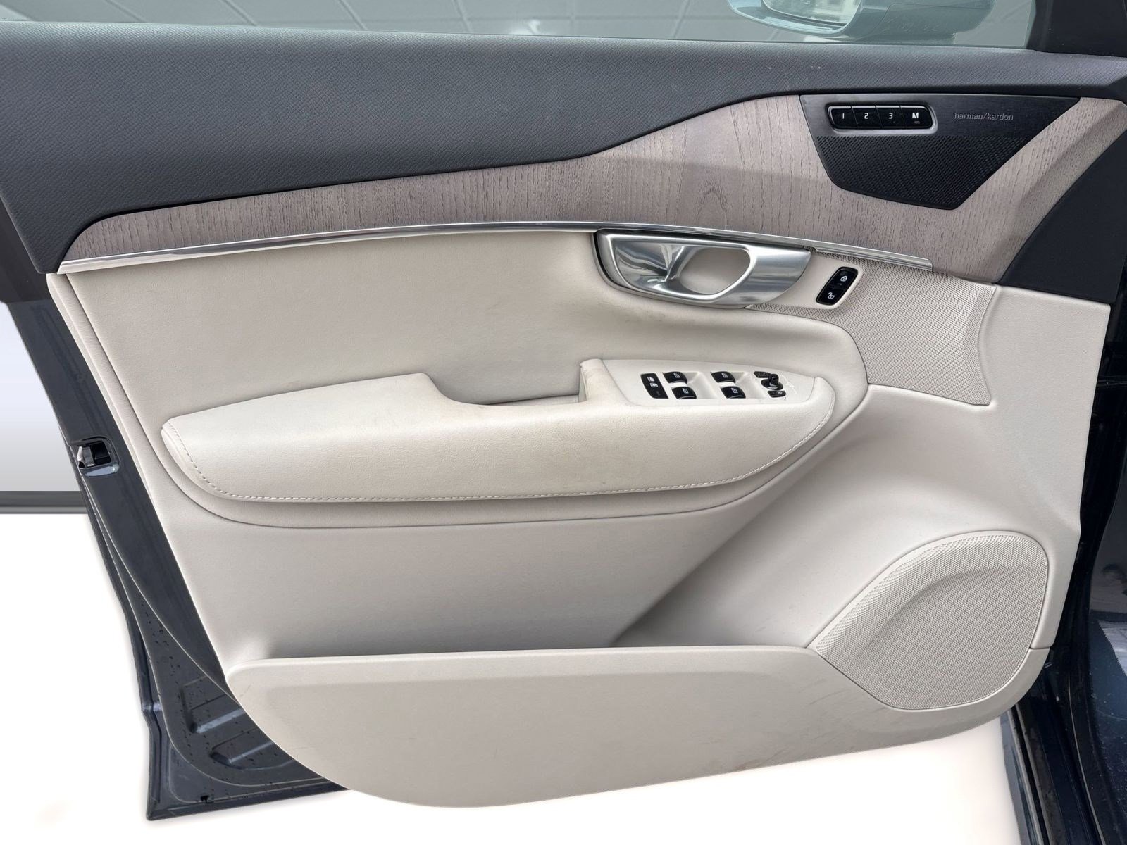 Certified 2024 Volvo XC90 B6 Plus w/ Protection Package Premier image 21