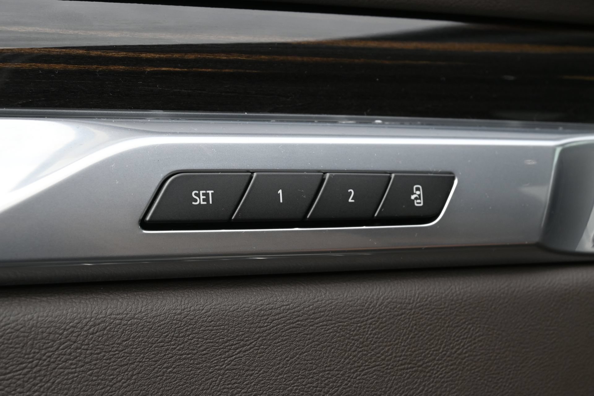 Certified 2025 Cadillac Escalade Premium Luxury AWD/4WD image 16