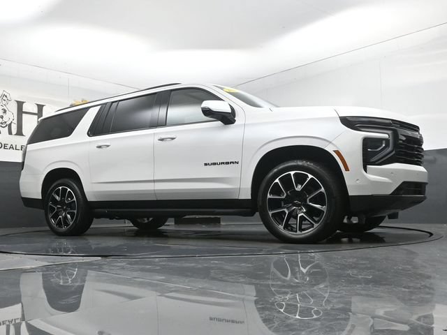 Used 2025 Chevrolet Suburban RST w/ Comfort Package AWD/4WD image 2