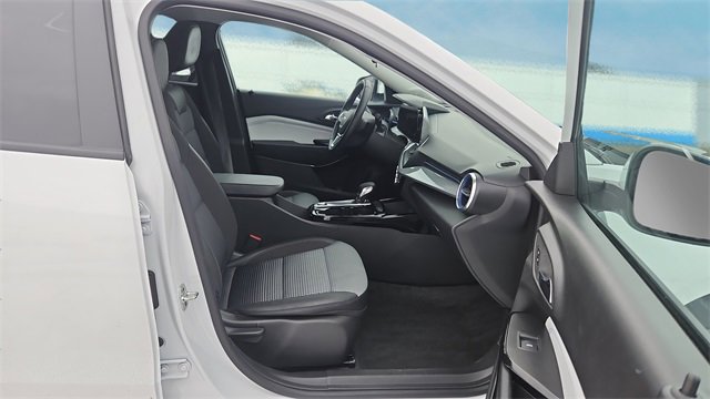 Used 2025 Chevrolet Trax LT w/ LT Convenience Package image 13