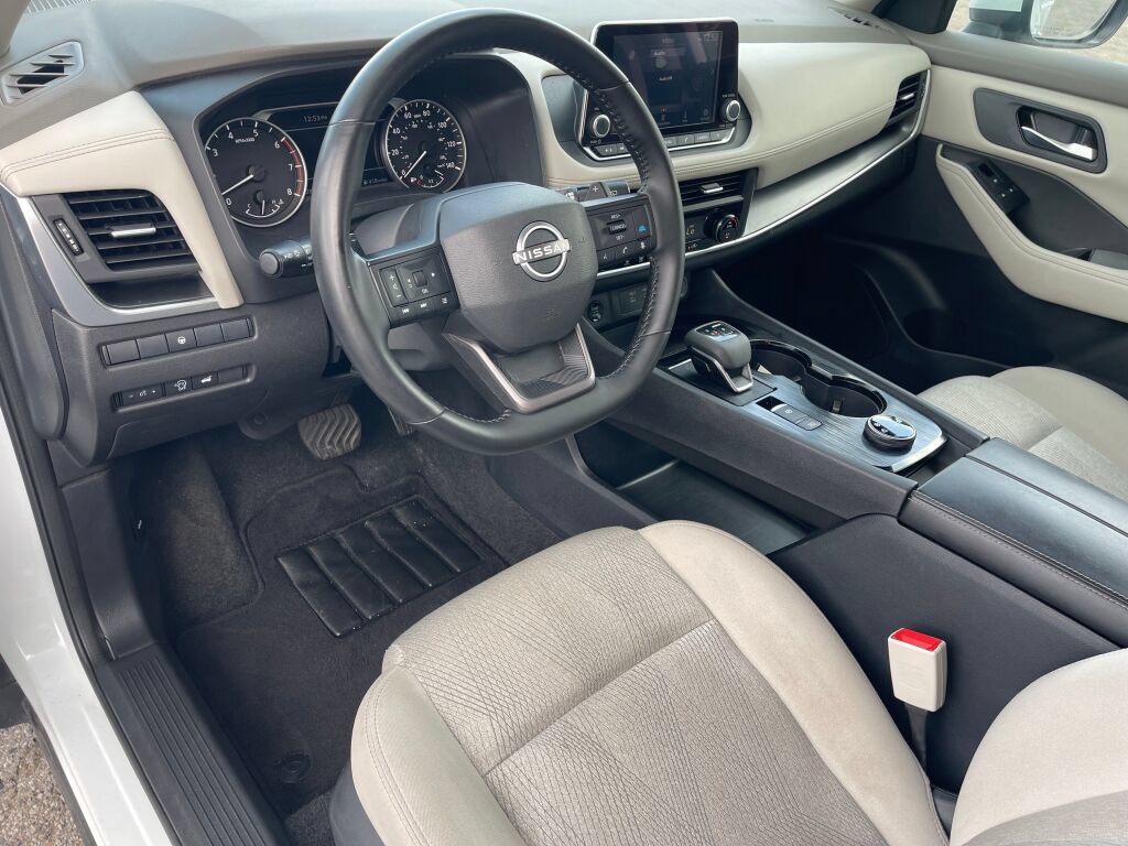 Used 2025 Nissan Rogue SV AWD/4WD image 5