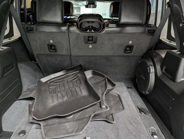 Used 2022 Jeep Wrangler Unlimited Rubicon w/ Trailer Tow Package AWD/4WD image 18