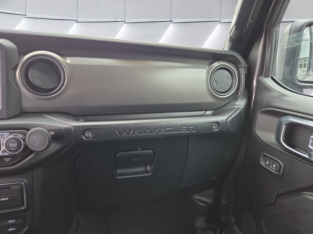 Certified 2023 Jeep Wrangler Unlimited w/ Cold Weather Group image 10