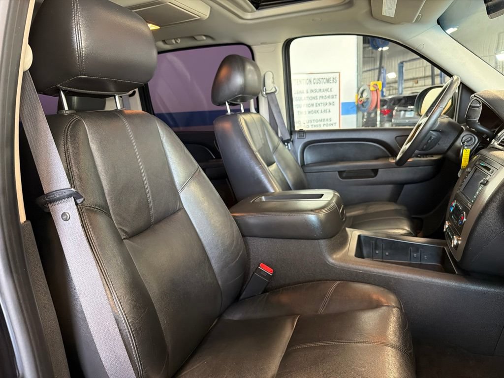 Used 2011 Chevrolet Suburban LT AWD/4WD image 32
