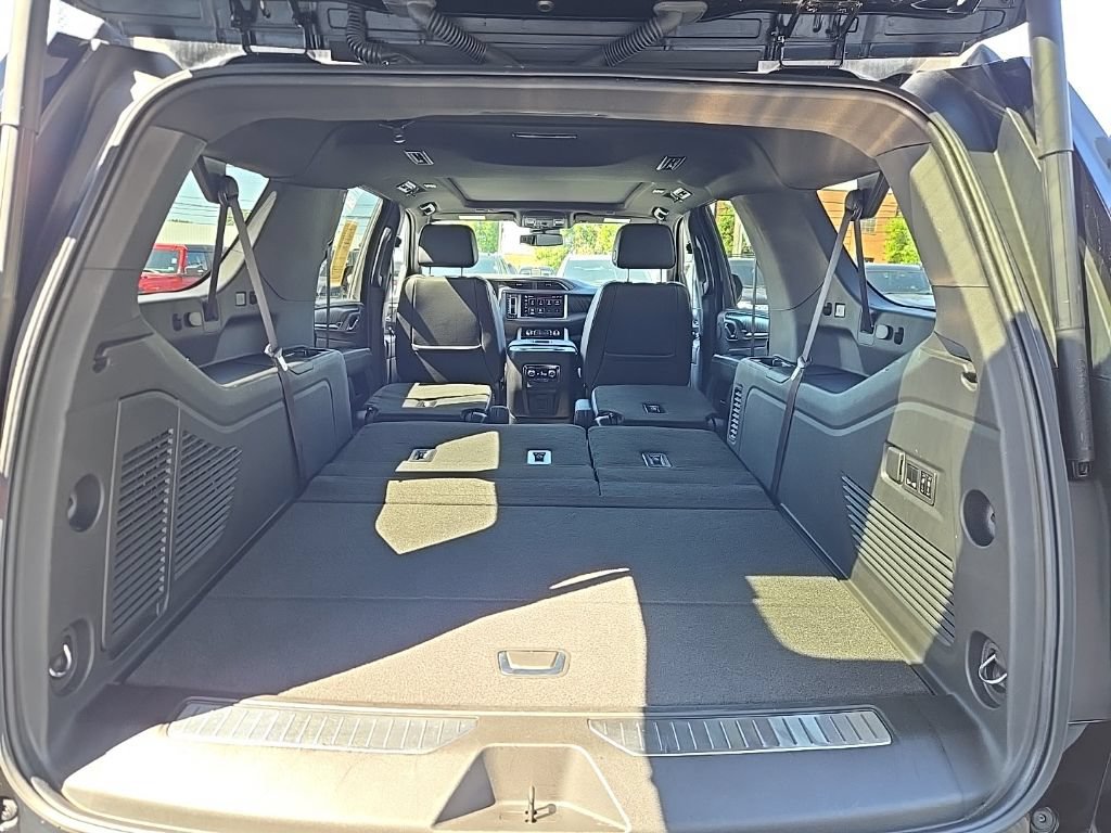 Used 2024 GMC Yukon XL Denali AWD/4WD image 57