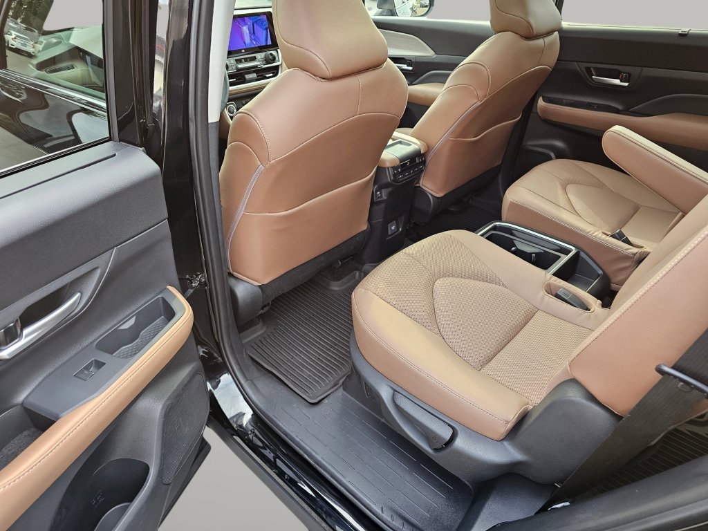 Used 2024 Toyota Grand Highlander Platinum image 22