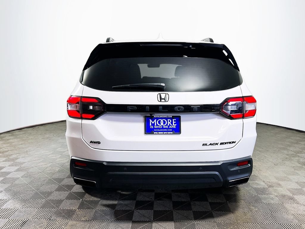 Used 2025 Honda Pilot Black Edition image 6