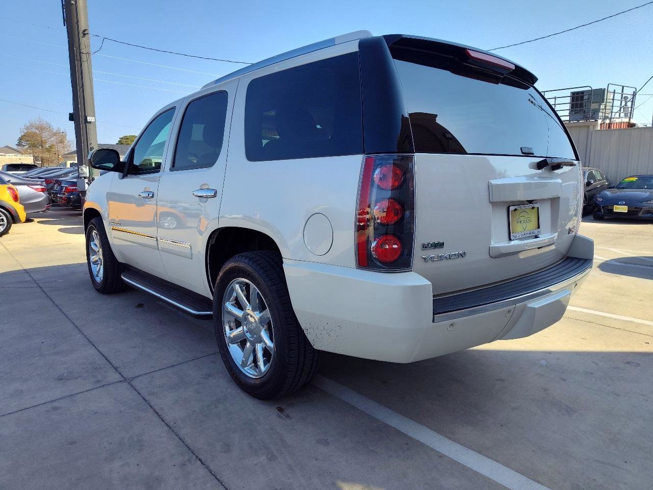 Used 2011 GMC Yukon Denali image 6