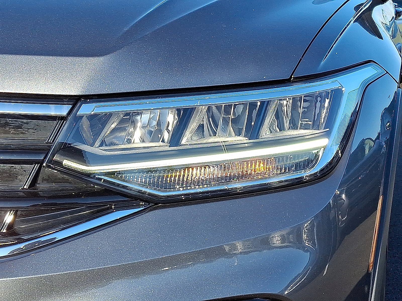 Used 2024 Volkswagen Tiguan SE R-Line image 10