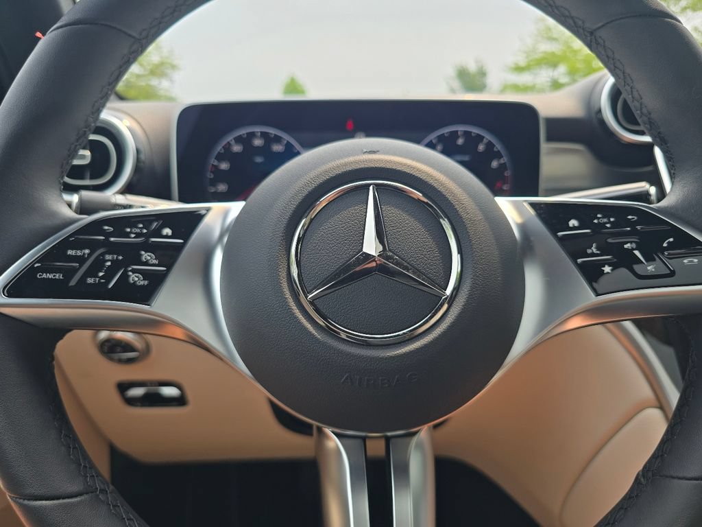 Used 2026 Mercedes-Benz GLC 300 4MATIC image 29