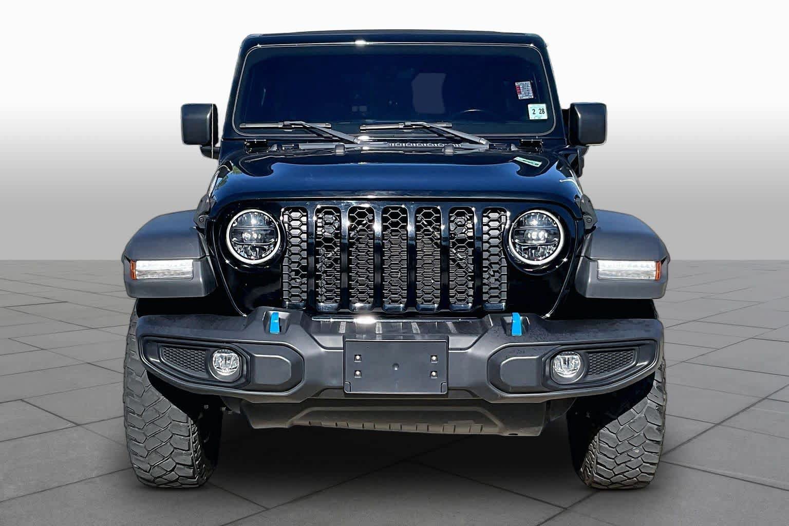 Used 2023 Jeep Wrangler Unlimited w/ Sun & Screen Package AWD/4WD image 4