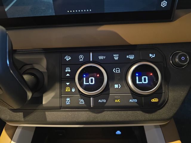 New 2025 Land Rover Defender 130 X-Dynamic SE image 15