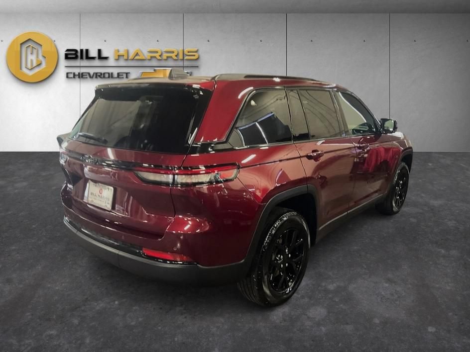 Used 2024 Jeep Grand Cherokee Altitude AWD/4WD image 2