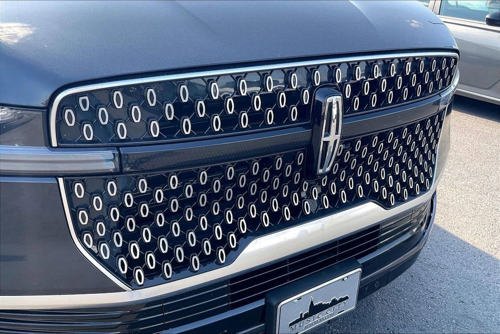 Used 2025 Lincoln Navigator Reserve AWD/4WD image 35