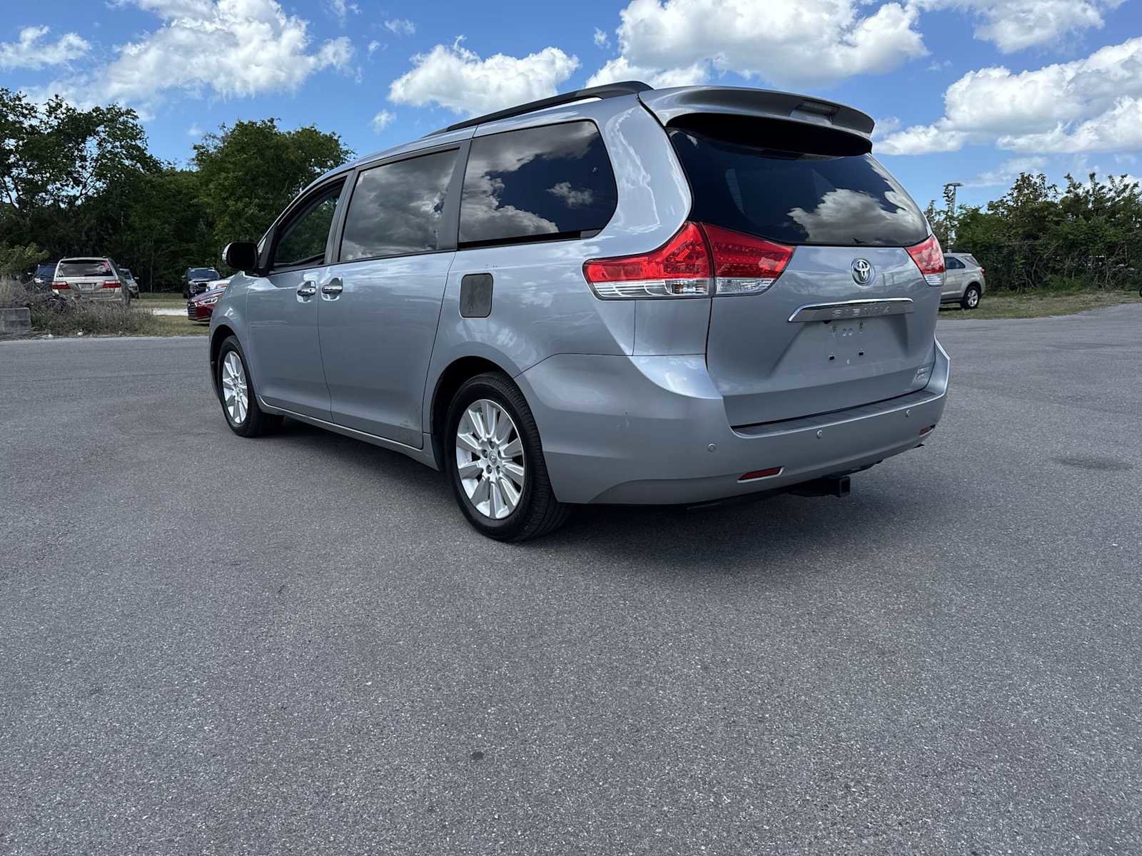 Used 2014 Toyota Sienna Limited w/ Limited Premium Package image 3