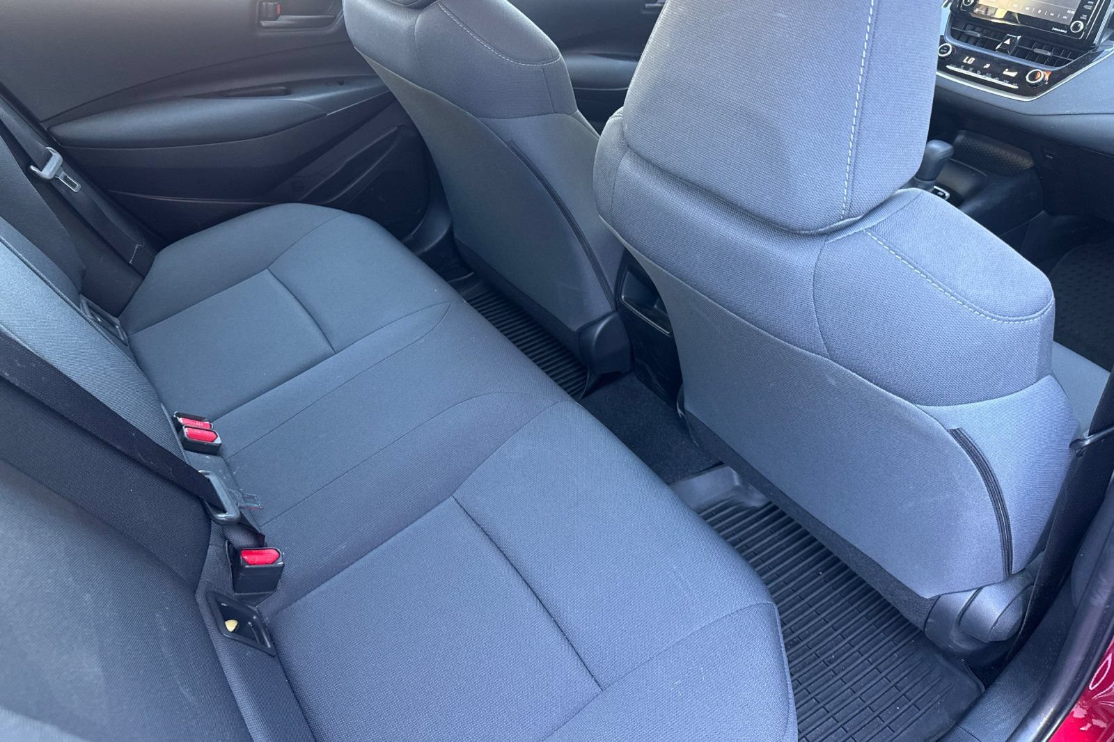 Used 2022 Toyota Corolla LE FWD image 18